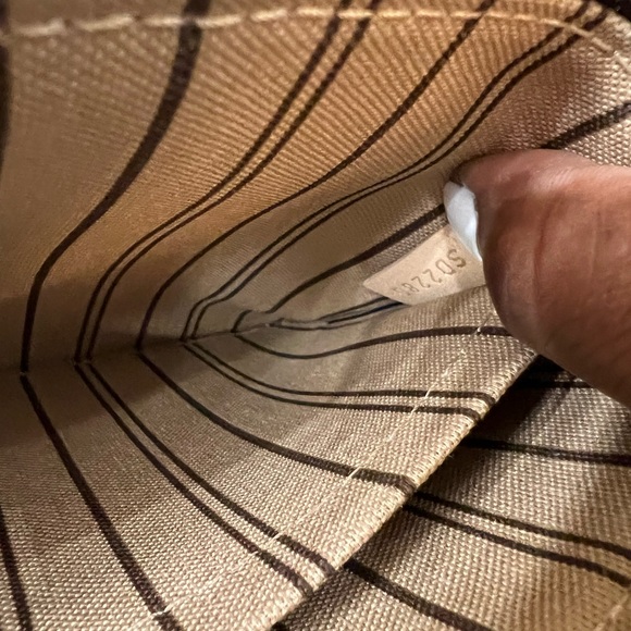 Louis Vuitton Wristlet - Picture 6 of 6